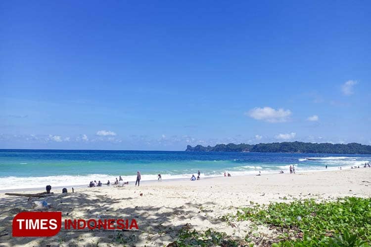 Pantai Sendiki, Menemukan Ketenangan di Surga Yang Tersembunyi