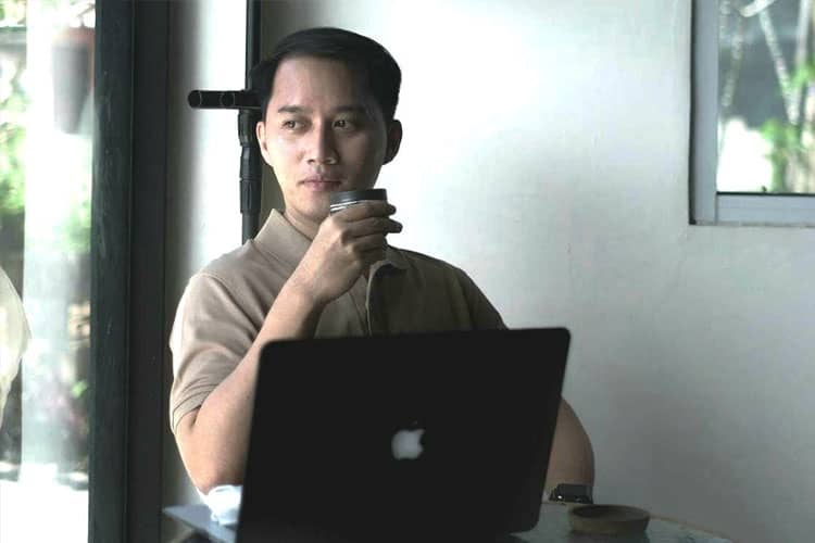 Salaki Reynaldo Joshua Dosen Muda dengan Segudang Prestasi