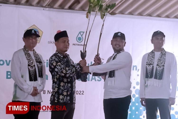 Malihat Potensi Pariwisata Mangrove di Daerah Industri Gresik