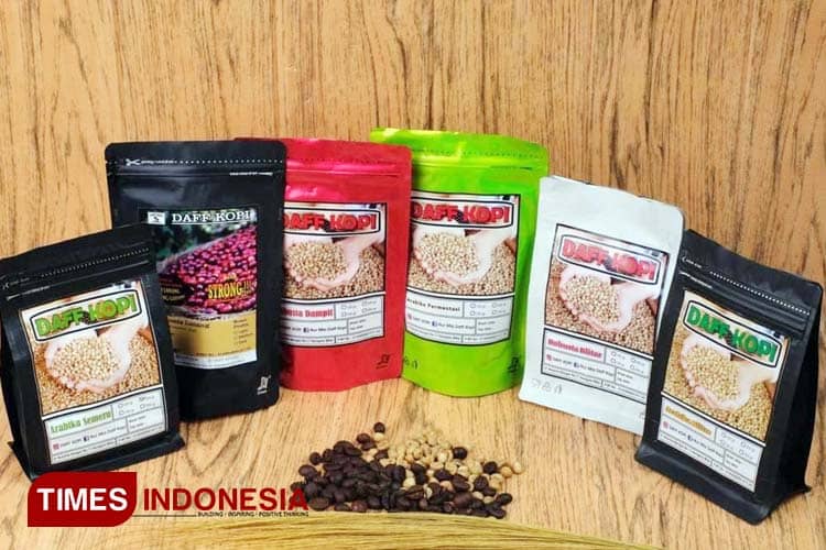 Mia Kopi Sukses Kembangan Kopi Bubuk Blitar untuk Oleh-Oleh