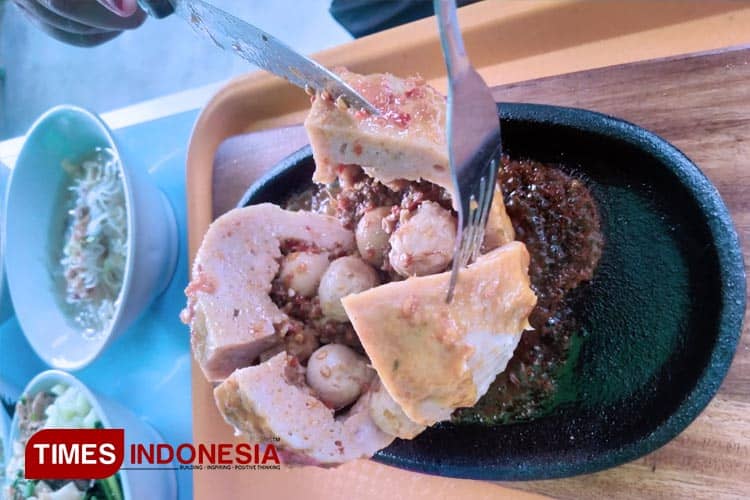 Wajib Coba! Bakso Madura Mas Rendys, Lezatnya Bikin Nagih