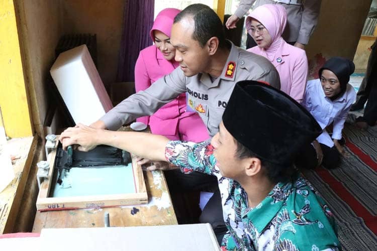 Gelar Baksos, Kapolres Malang Beri Bantuan bagi Penyandang Disabilitas