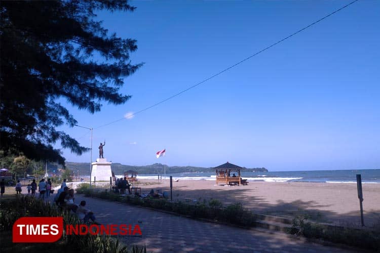 Midodaren Beach Tulungagung Offers an Amazing Coastal Landscape