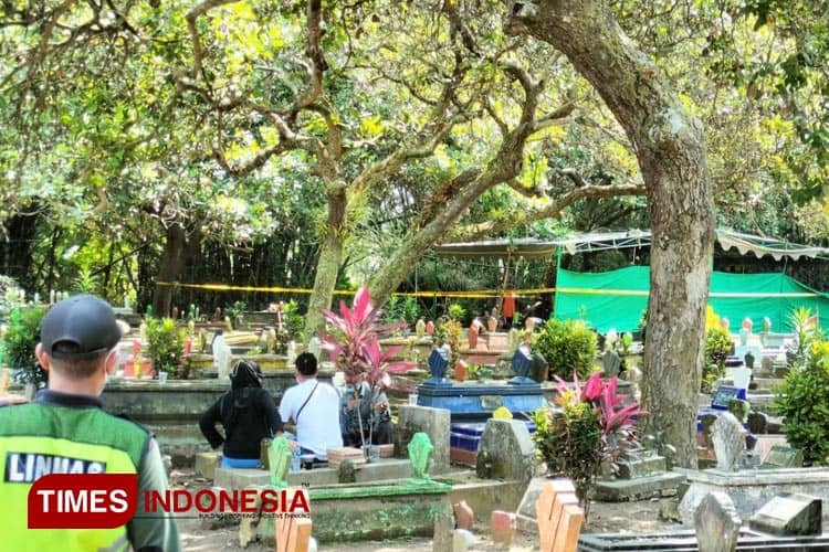 Kematiannya Dianggap Tak Wajar, Makam Pria Asal Blitar Dibongkar