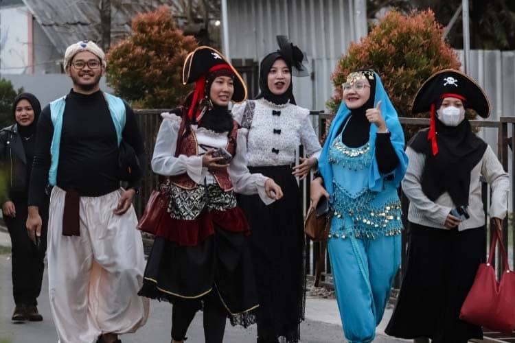 Uniknya Konser Dere di IT Telkom Purwokerto, Ada Cosplay Kostum Sampai Juru Bahasa Isyarat