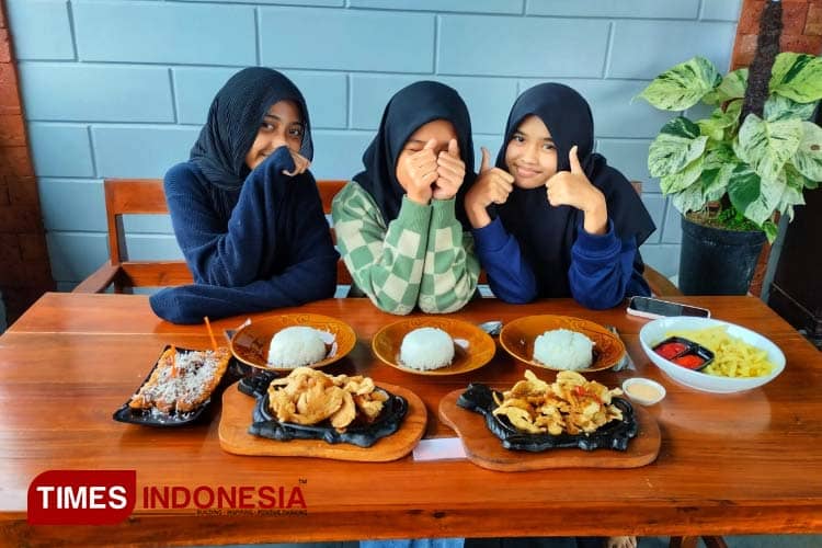 Warung Jamur Ayu, Makan Enak Plus Belajar Tanam Jamur