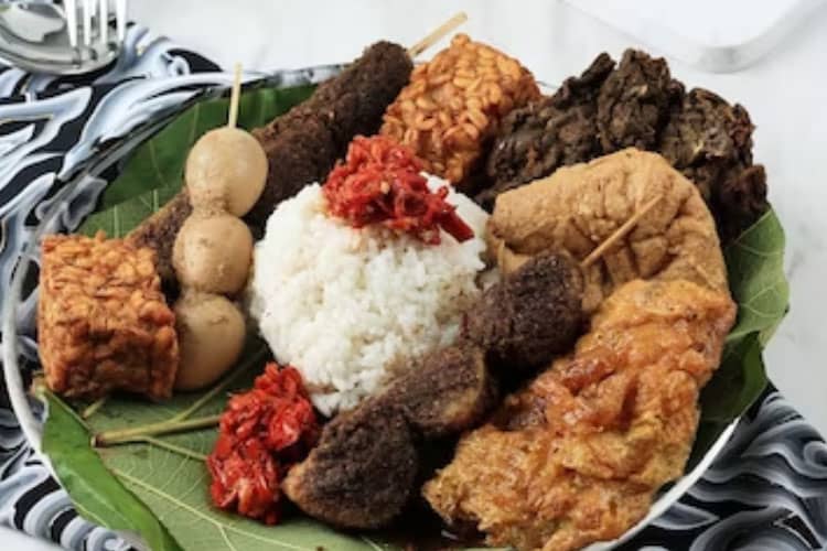 Easy Homemade Recipe of Nasi Jamblang of Cirebon