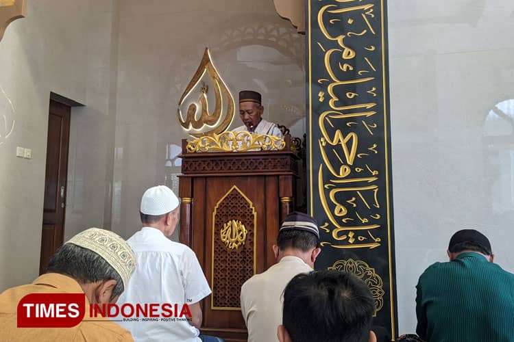 Teks Khutbah Jumat Lengkap: Harta Terpuji dan Harta Tercela
