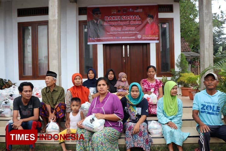 Peringati Bulan Bung Karno, STD Bantu Warga Kurang Mampu