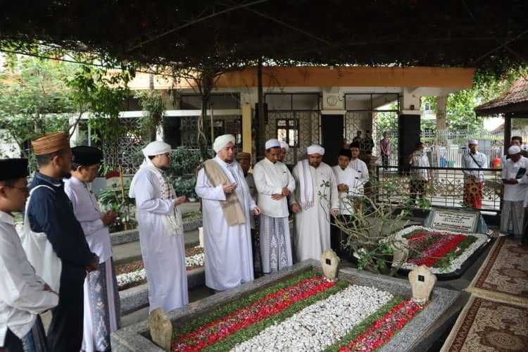 Ziarah, Habib Jindan Ungkap Hubungan Kakeknya dengan KH. Hasyim Asy'ari
