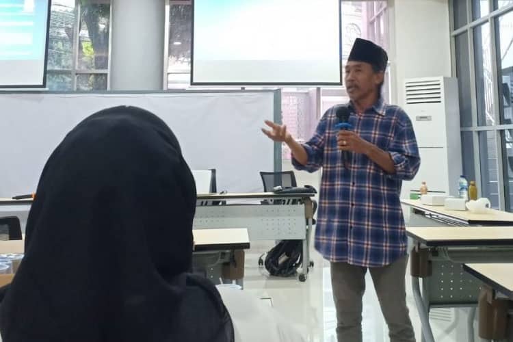 PBSI FKIP Unisma Malang Hadirkan Sastrawan Sosiawan Leak untuk Kuliah Praktisi