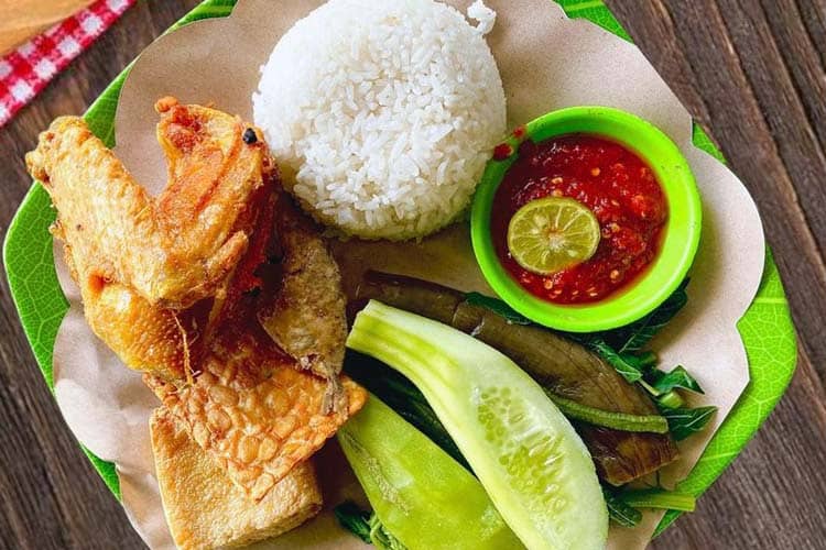 Nikmati Kelezatan Pedas Nasi Tempong Banyuwangi yang Menggugah Selera