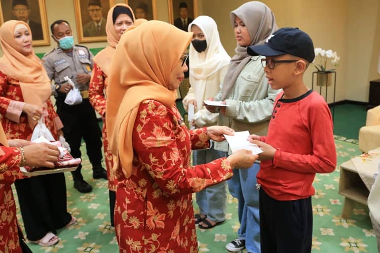 672 Anak Terima Beasiswa dari DWP Kemenag RI