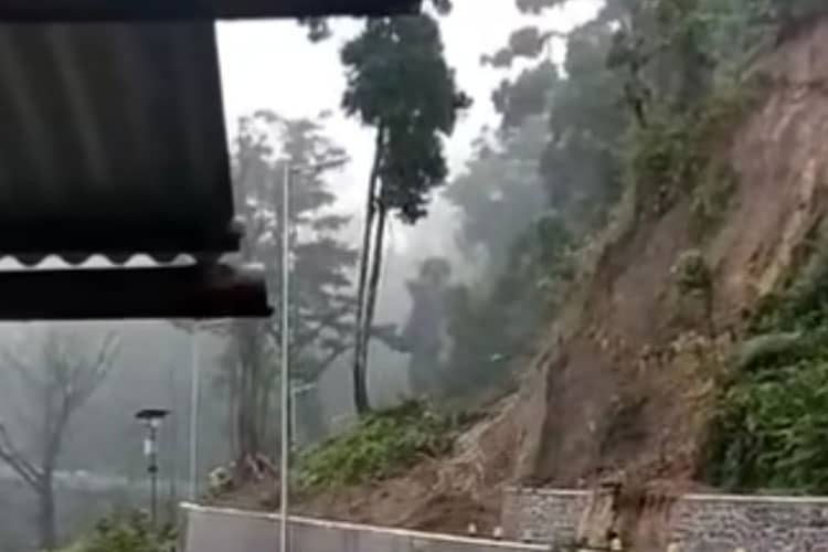 Longsor di Pronojiwo: Sekeluarga Tewas Tertimbun, Jalur Lumajang-Malang Ditutup
