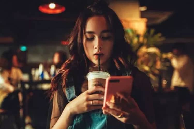 Mengenal Fenomena Oversharing, Si Pencari Perhatian?