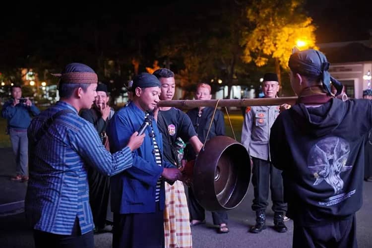 Mlaku Suran, Cara Pemkab Pacitan Hidupkan Malam Satu Suro