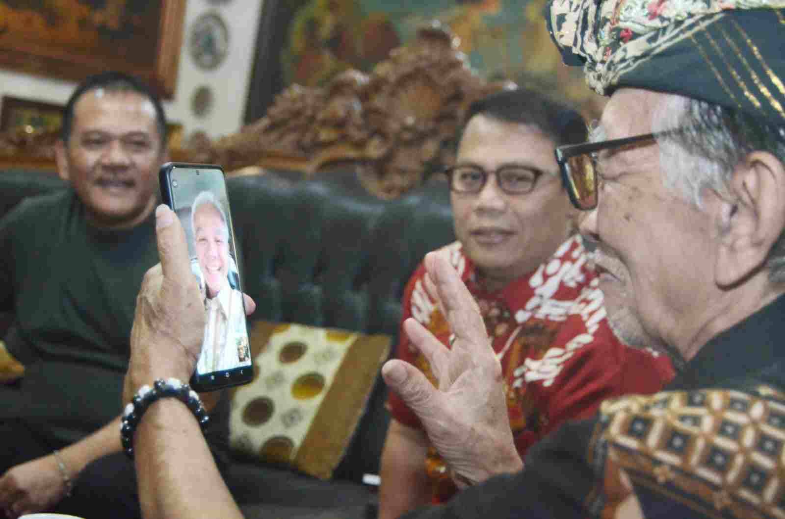 Ganjar Pranowo Video Call ke Djati Kusumo: Maju Terus Le, Aku Ora Turu
