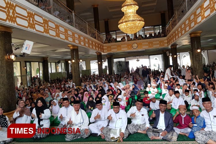 Unisma Beri Santunan 1500 Anak Yatim Piatu Se-Malang Raya