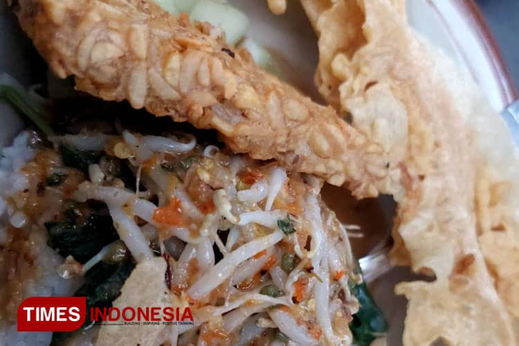 Nasi Pecel Lambe Ndower, Pecel Pedas yang Legendaris di Blitar