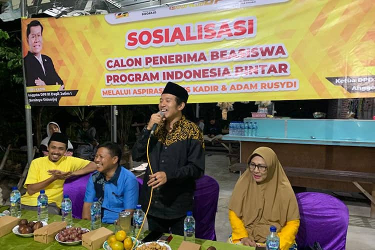 Golkar Sidoarjo Salurkan 2000 Beasiswa Program Indonesia Pintar Usulan Adies Kadir