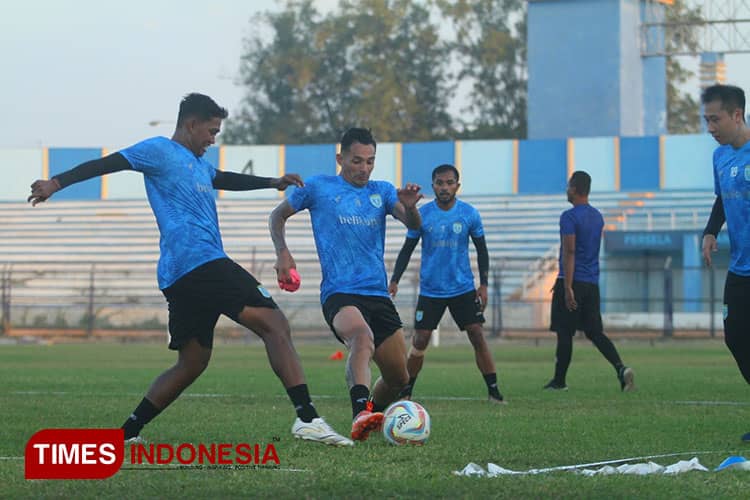 Perkuat Lini Belakang, Persela Masih Buru Pemain