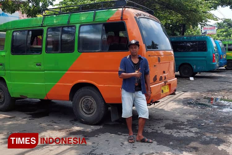Kisah Sopir Bison Jurusan Bromo; Pendapatan Sulit, Bangga Bisa Bahasa Inggris