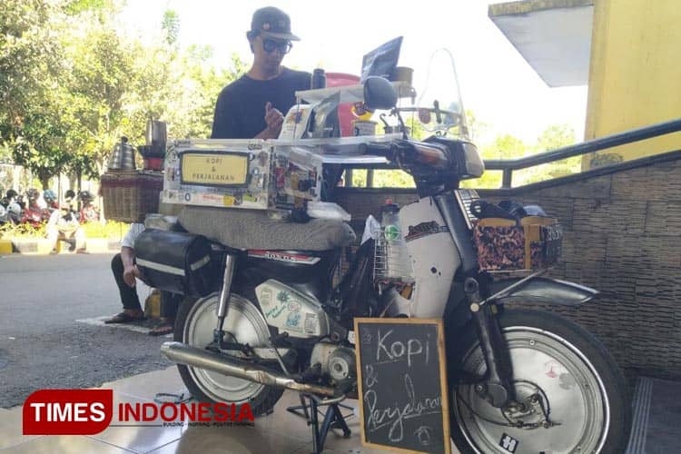 Pria Ini Jualan Kopi Keliling Nusantara Sambil Eksplorasi Budaya