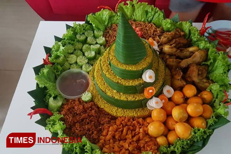 Ulang Tahun Sebentar Lagi: Pilih Tart atau Tumpeng?