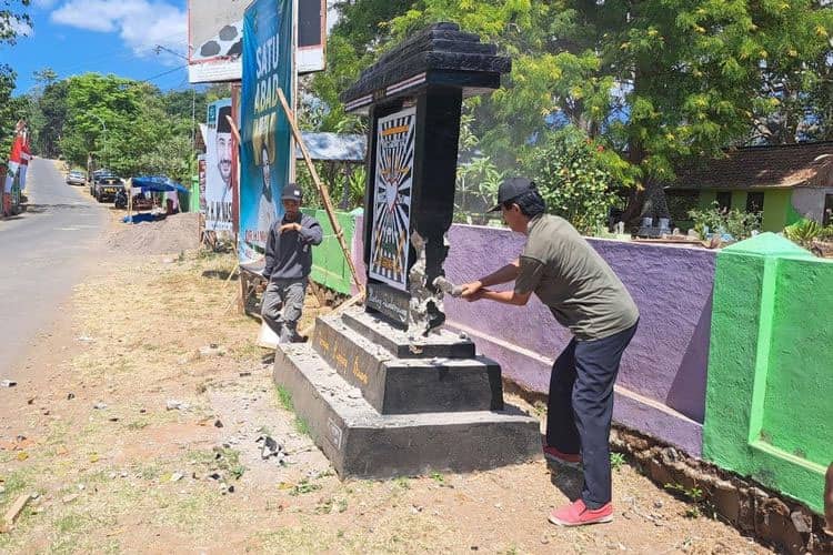 Tugu Perguruan Silat di Situbondo Dibongkar Secara Mandiri