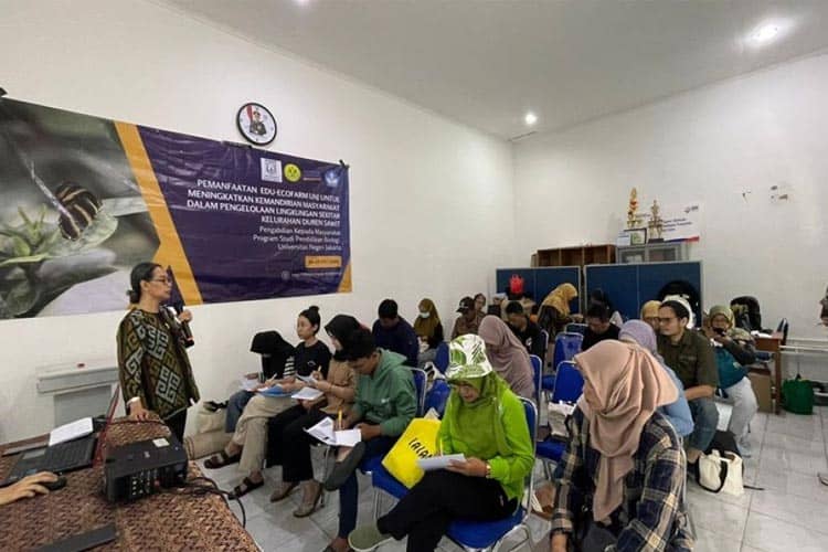 Dosen Prodi Pendidikan Biologi FMIPA UNJ Kenalkan Teknik Bertanam Sayuran Dengan Metode Akuaponik Bagi Masyarakat Duren Sawit