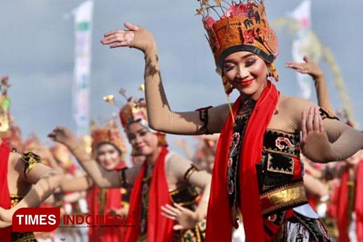 Mengungkap Pesona dan Filosofi di Balik Mahkota Penari Gandrung Banyuwangi