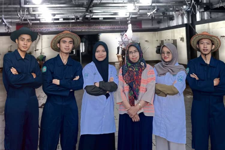 Mahasiswa Fapet dan FMIPA Unisma Malang Riset Animal Welfare Proses Pemotongan Hewan