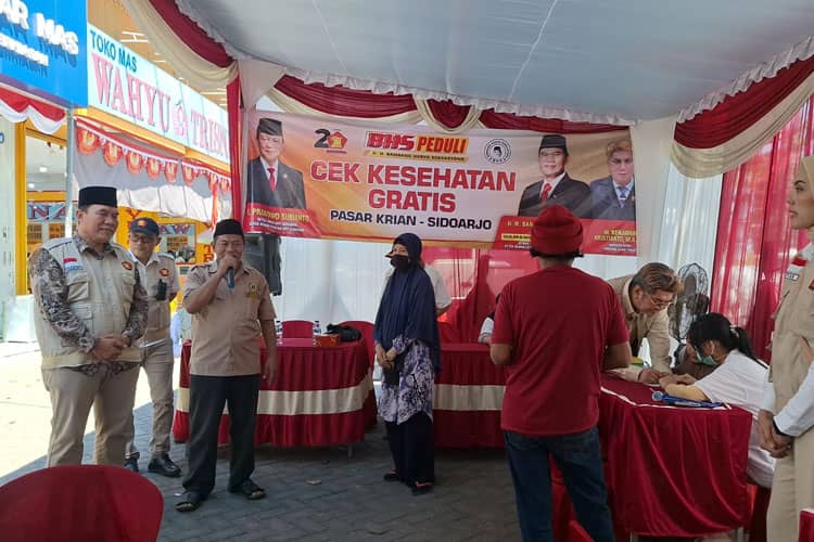 BHS Peduli Gelar Pengobatan Gratis dan Inisiatif Pasar Digital di Pasar Krian Sidoarjo
