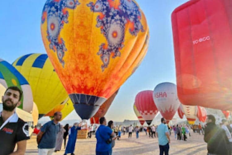Balon Udara Paling Menarik di Dunia Beterbangan di Langit Cappadocia