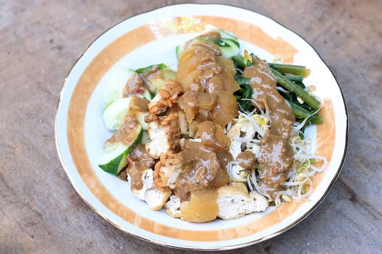 Rujak dan Berbagai Variasi Salad Indonesia yang Kaya