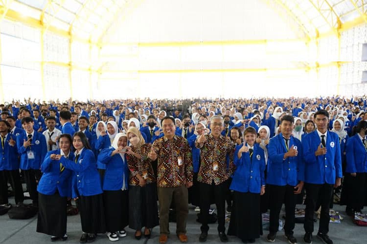 Ribuan Mahasiswa Baru UMBY Ikuti Pengenalan Kampus, Begini Suasananya