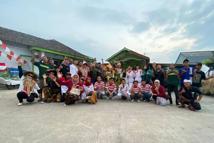 KSM-T Unisma Malang Turut Meriahkan Karnaval dan Kirab Budaya HUT RI