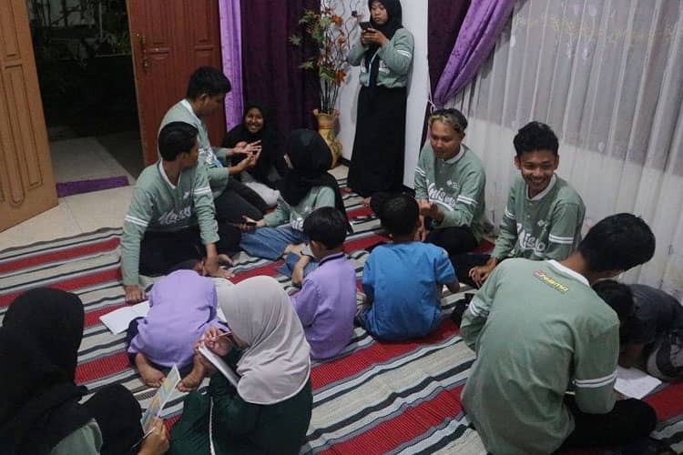 Tingkatkan Minat Belajar Kelompok 50 KSM-T Unisma Malang Gelar Bimbel Gratis di Dusun Napel