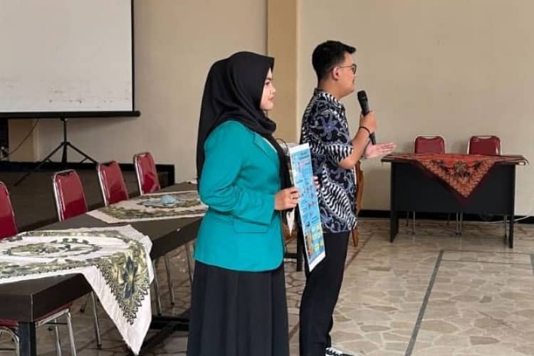 KSM Unisma Malang Penyuluhan Memperbaiki Manajemen Hipertensi pada Lansia