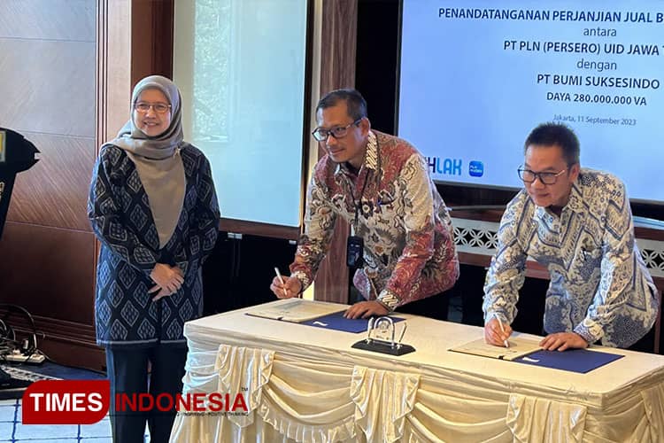 PLN Jatim–PT BSI Tanda Tangani Perjanjian Jual Beli Tenaga Listrik Daya 280 MVA untuk Proyek Tembaga Tujuh Bukit dan Suplai Banyuwangi Selatan