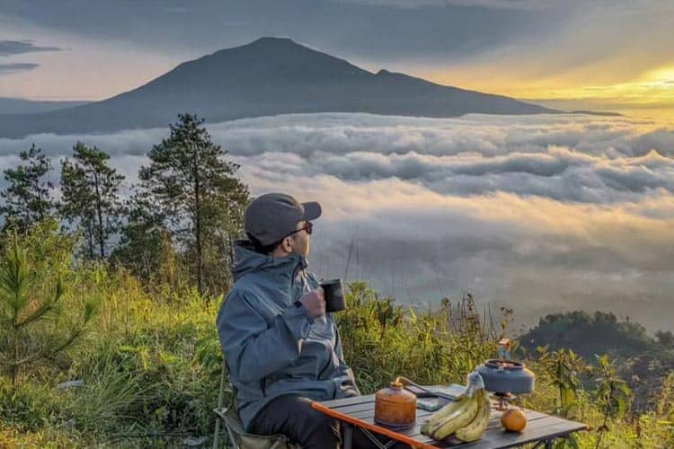 Pesona Eksotis Bukit Pamoroan Majalengka, Wisata di Negeri Awan