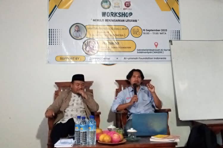 Pemuda Mamben Daya Lotim Dilatih Menulis oleh TIMES Indonesia