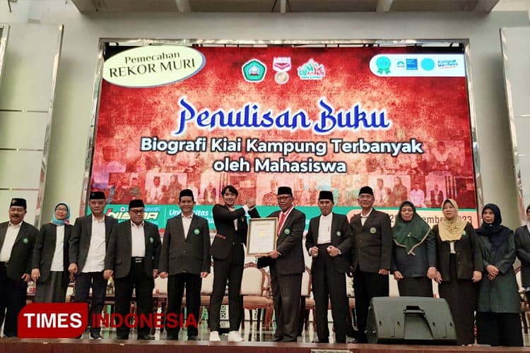 Tulis Ribuan Biografi Kyai Kampung, Unisma Terima Rekor Muri ke-11