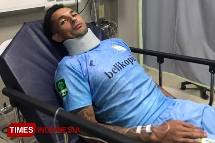 Silvio Escobar Sempat Tak Sadarkan Diri di Laga Persekat VS Persela, Begini Kondisinya Sekarang