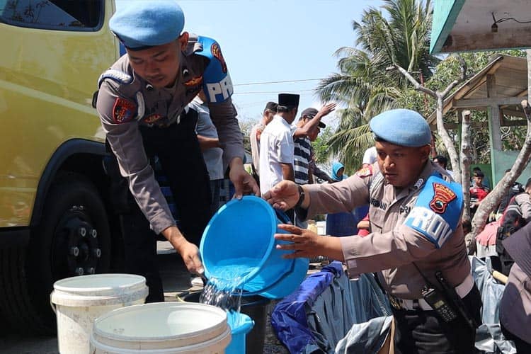 HUT ke-72 Humas Polri, Polres Magelang Kota Gelar Pembagian Air Bersih