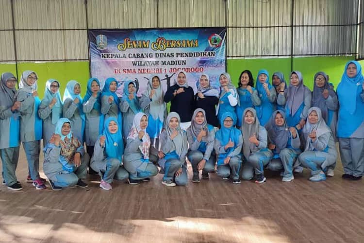 SMAN 1 Jogorogo Senam Sehat Bersama Kepala Cabang Dindik Wilayah Madiun dan Dosen UNIPMA