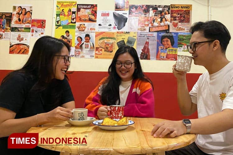 Toko Kopi Sinar Abadi, Cafe Jadul Berkonsep Lali Gadget di Sidoarjo