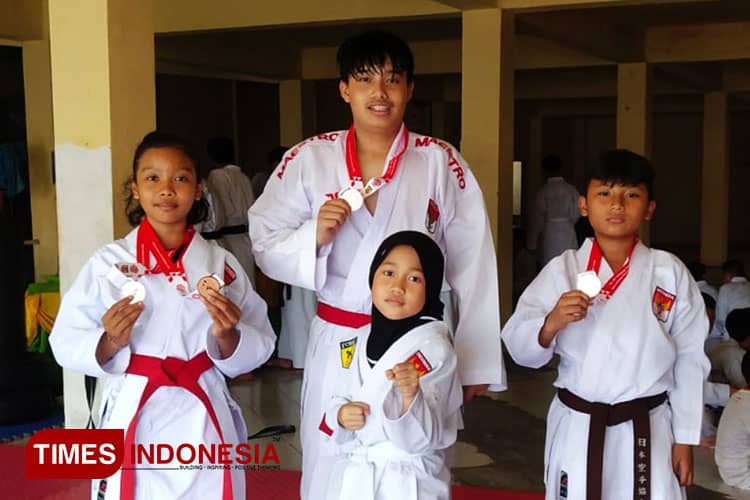 Prestasi Memukau, Atlet Karate Kota Probolinggo Raih Medali di Kejuaraan Dunia 2023