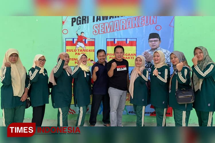 Guru SLB Yayasan Bahagia Kota Tasikmalaya Ikut Meriahkan HUT PGRI