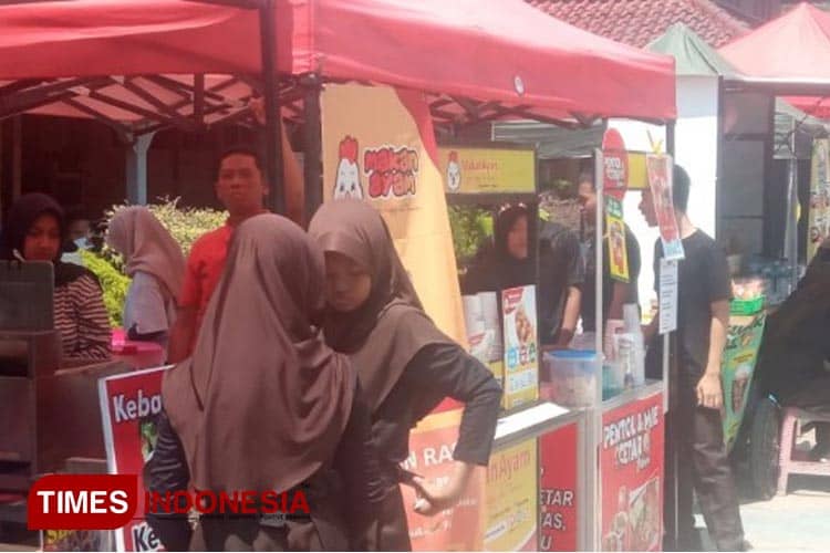 Stan UMKM dan Tari Kuda Lumping Semarakkan HUT SMPN 8 Cilacap